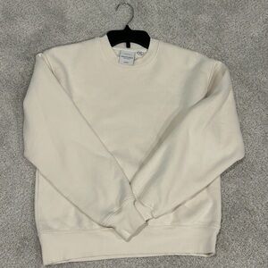 **LIKE NEW** Cream Crew neck Perfect Fit Cozy Sweatshirt